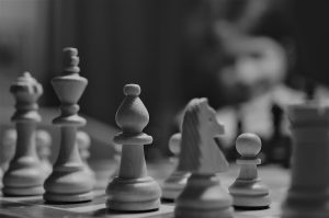 Gioco di scacchi su sfondo di bambino | © Michal Parzuchowski