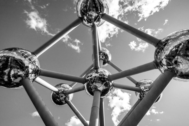 Unione europea, la definizione internazionale: organizzazione, istituzione, confererazione?...