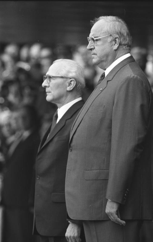 Vince l'estrema destra in Sassonia Anhalt, lo storico incontro Honecker-Kohl